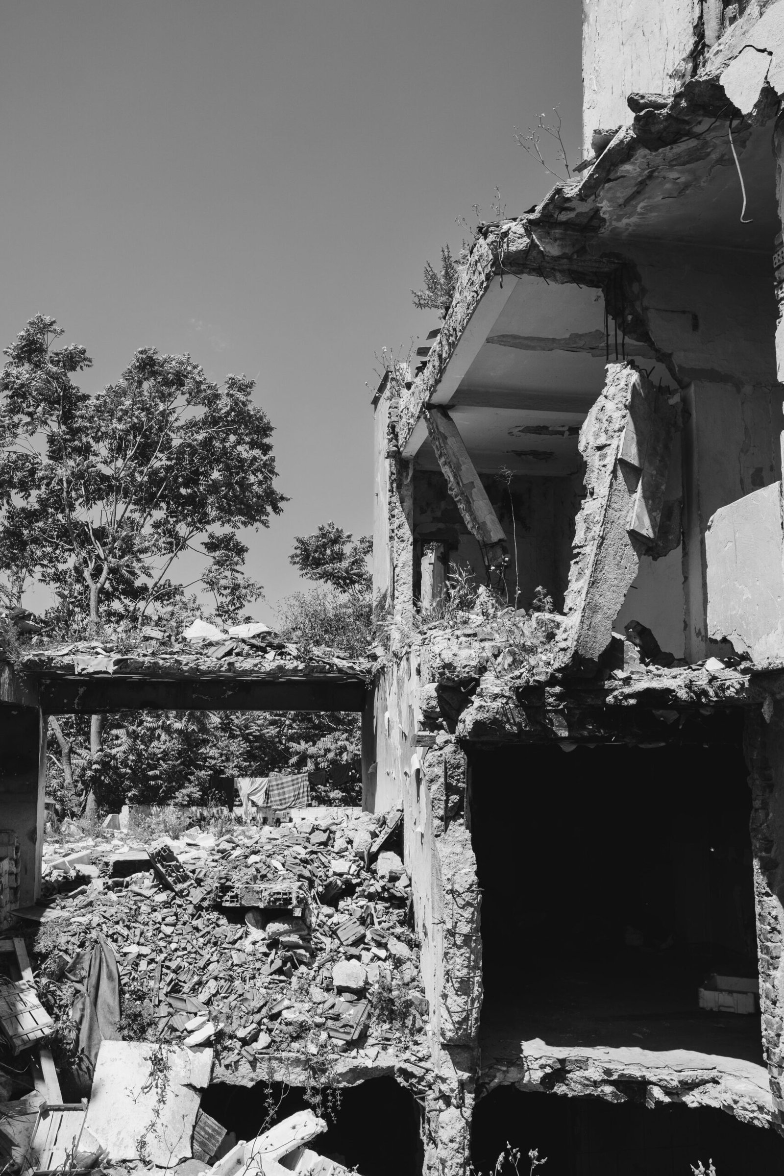 Tensions Soar Between India and Pakistan After Deadly Kashmir Attack