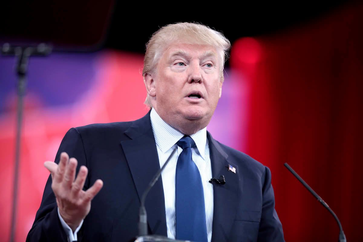 Trump Recommends 50% Tariff on EU Goods, Threatens Apple with 25% Import Tax