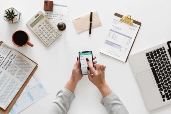 Advantages and Disadvantages of Online Business in 2025