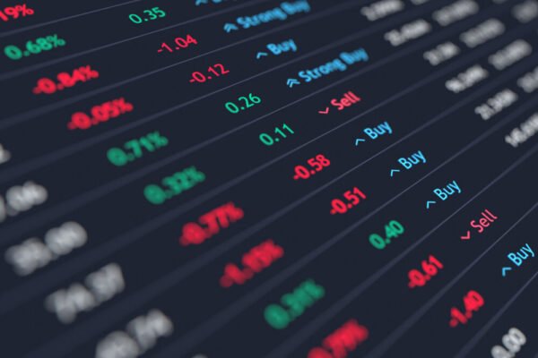 Oil Prices Drop and Stocks Rise Following US-Iran-Israel Ceasefire Announcement
