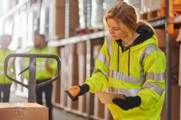 UK Economy Contracts Sharply in April Amid Tax Hikes and Falling US Exports