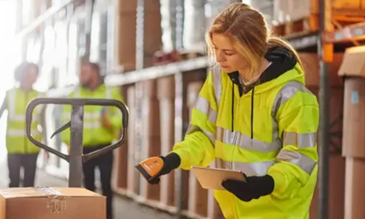 UK Economy Contracts Sharply in April Amid Tax Hikes and Falling US Exports